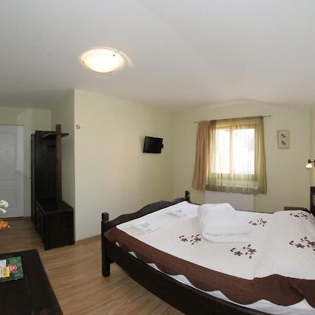 Casa Oana Hotel Jászvásár Szoba fotó